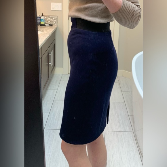 Navy Tahari pencil skirt - Picture 2 of 3